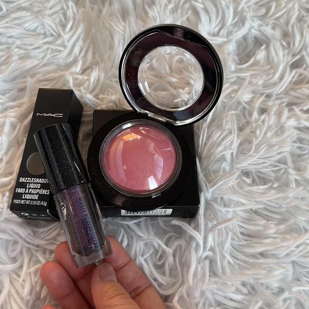 MAC Cosmetics - Picture 2 of 4